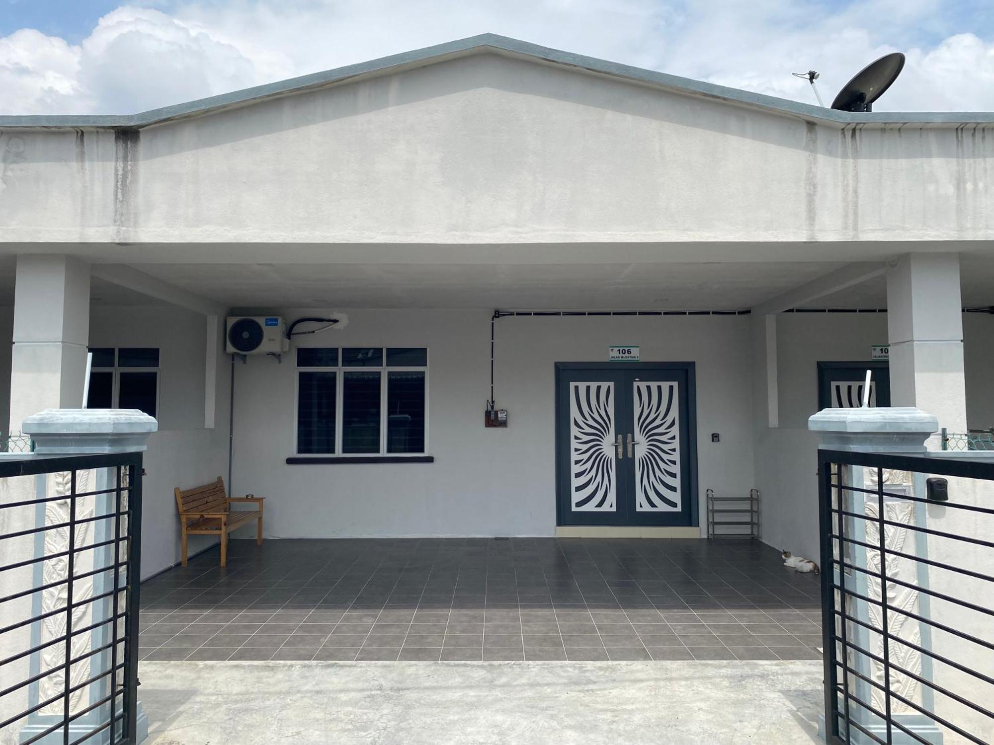 Homestay Cikgu Ahmed Batu Kikir Exterior photo